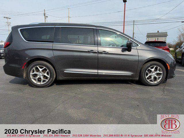 Used 2020 Chrysler Pacifica Touring-L w/ Tire & Wheel Group FWD image 2