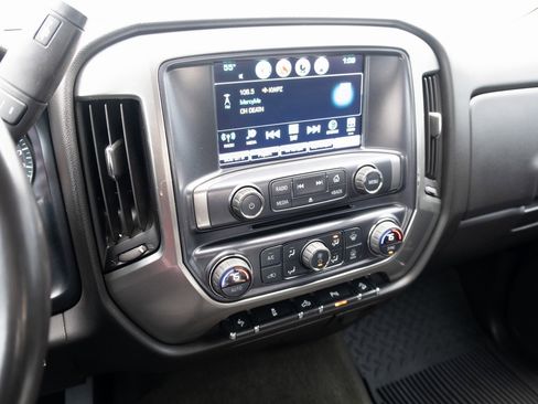 Used 2018 Chevrolet Silverado 1500 LT image 3