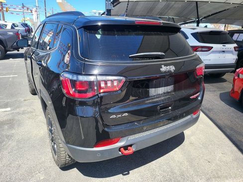 Used 2025 Jeep Compass Trailhawk image 14