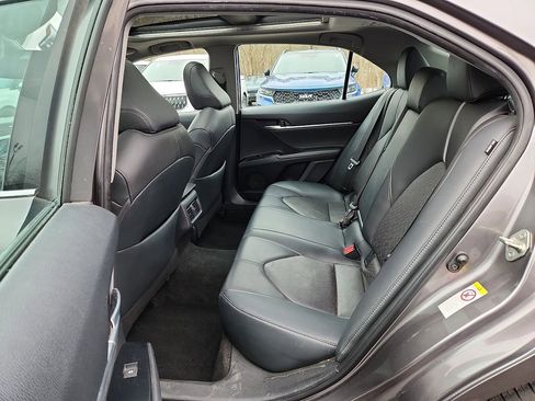 Used 2018 Toyota Camry XSE image 11