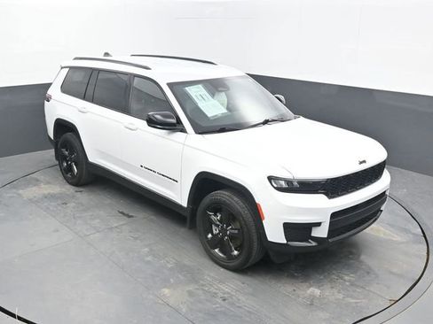 Used 2023 Jeep Grand Cherokee L Laredo image 52