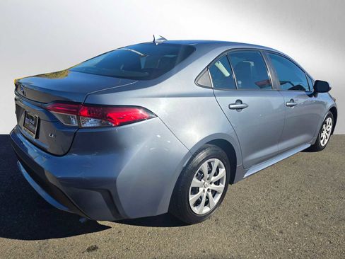 Used 2022 Toyota Corolla LE image 3