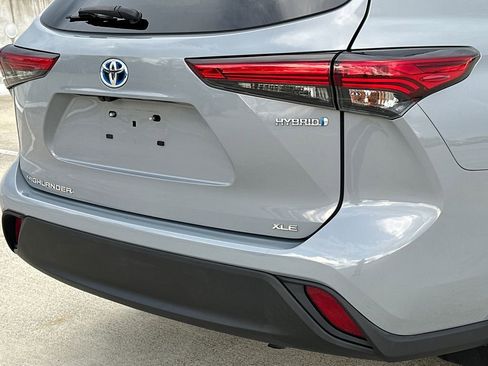 Used 2022 Toyota Highlander Bronze Edition image 5