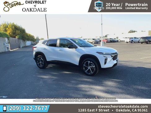 Certified 2025 Chevrolet Trax RS w/ Sunroof Package image 2