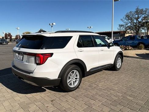 New 2025 Ford Explorer Active w/ Active Comfort Package image 2