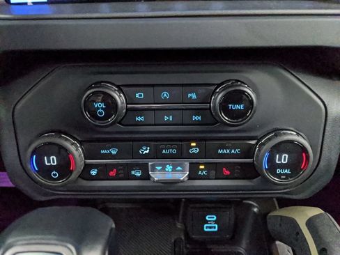 Certified 2025 Ford Bronco Badlands AWD/4WD image 11