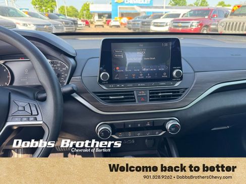 Used 2024 Nissan Altima 2.5 SV FWD image 26