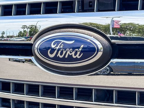 Used 2018 Ford F150 XLT w/ Equipment Group 302A Luxury AWD/4WD image 12