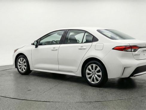 Used 2025 Toyota Corolla LE image 6