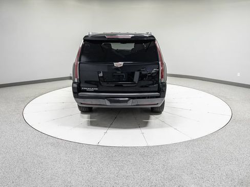 Used 2020 Cadillac Escalade Luxury w/ Escalade Sport Edition AWD/4WD image 34