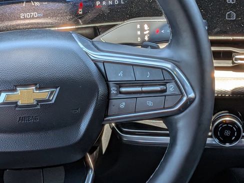 Used 2025 Chevrolet Equinox LT FWD image 19