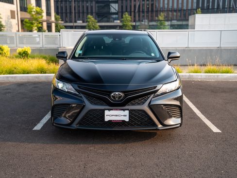 Used 2019 Toyota Camry SE FWD image 6