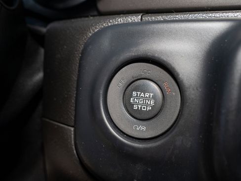 Used 2018 Jeep Wrangler Unlimited Sport image 29