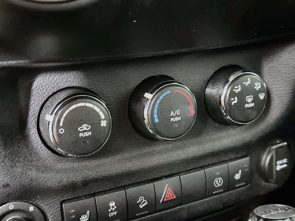 Used 2016 Jeep Wrangler Unlimited Sahara AWD/4WD image 19