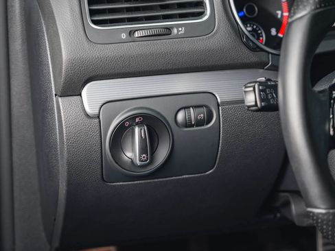 Used 2012 Volkswagen Golf 4-Door image 34