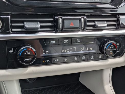 Certified 2024 Nissan Pathfinder SV w/ SV Premium Package AWD/4WD image 23