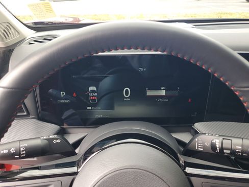 Certified 2025 Nissan Kicks SR image 19