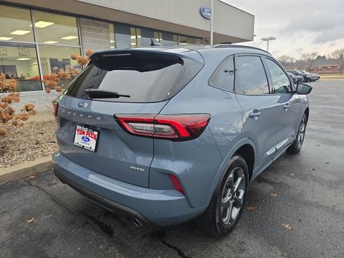 Used 2024 Ford Escape ST-Line w/ Tech Pack #1 AWD/4WD image 2