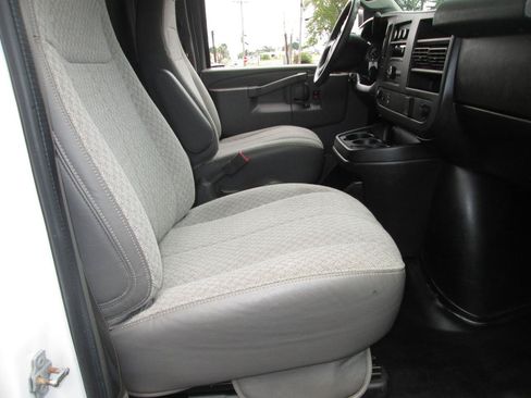 Used 2016 Chevrolet Express 2500 RWD image 6