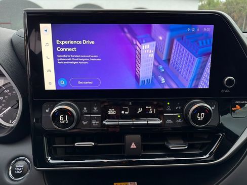 Used 2023 Toyota Highlander L image 26