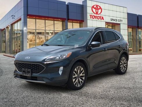 Used 2022 Ford Escape Titanium w/ Class II Trailer Tow Package AWD/4WD image 2