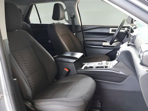 Used 2021 Ford Explorer XLT image 22