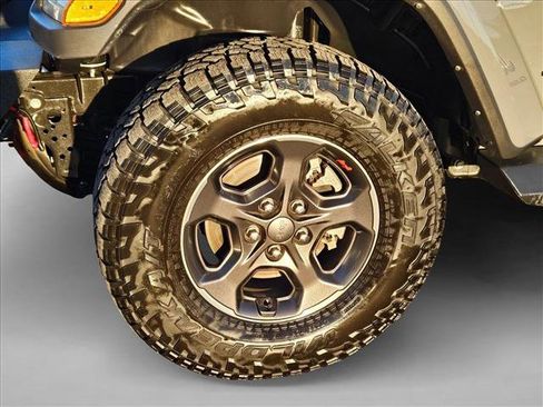 Used 2023 Jeep Gladiator Overland w/ LED Lighting Group image 22