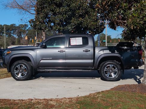 Certified 2019 Toyota Tacoma TRD Sport image 7