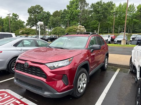 Used 2020 Toyota RAV4 LE FWD image 6