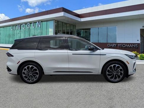 New 2026 Lincoln Nautilus Reserve AWD/4WD image 3