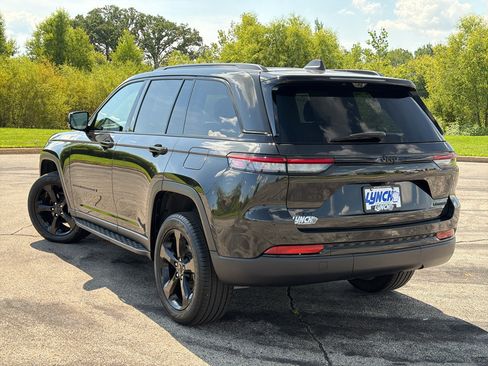 Used 2024 Jeep Grand Cherokee Limited w/ Luxury Tech Group II AWD/4WD image 2