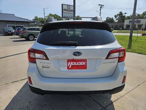 Used 2015 Subaru Outback 2.5i Premium AWD/4WD image 7