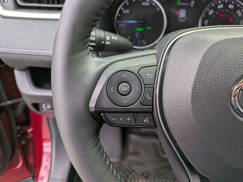 Used 2022 Toyota RAV4 XLE Premium image 10