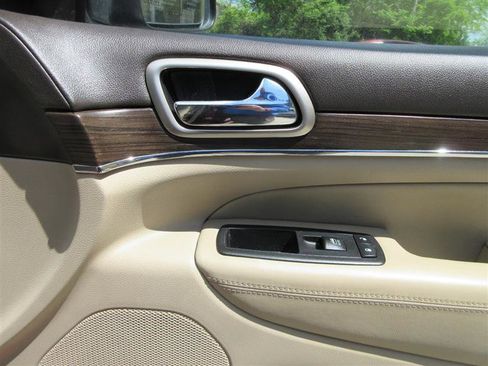 Used 2015 Jeep Grand Cherokee Overland AWD/4WD image 28