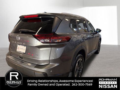 Used 2025 Nissan Rogue SV w/ SV Premium Package image 7