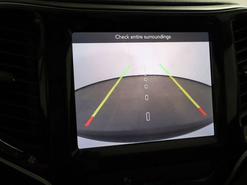 Used 2019 Jeep Cherokee Limited AWD/4WD image 37
