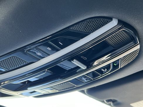 Certified 2022 Porsche Cayenne Platinum Edition image 29