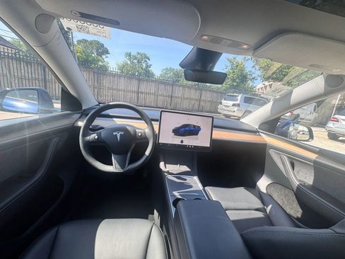 Used 2024 Tesla Model Y Long Range AWD/4WD image 2