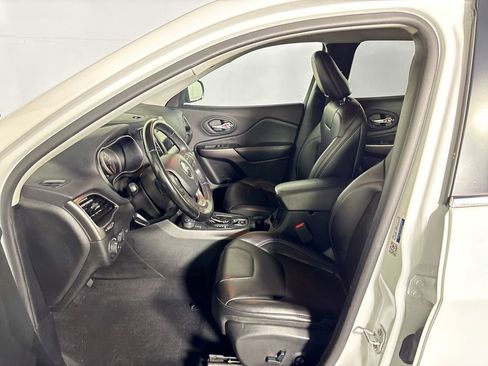 Used 2019 Jeep Cherokee Latitude Plus w/ Comfort/Convenience Group image 11