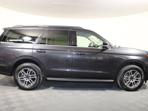 Certified 2025 Ford Expedition Active image 3