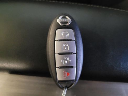 Used 2017 Nissan Murano S w/ Navigation Package FWD image 32