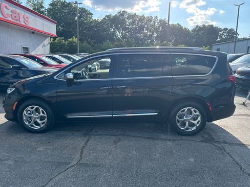 Used 2021 Chrysler Pacifica Limited w/ Premium & Safety Sphere Group AWD/4WD image 3