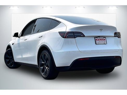 Used 2025 Tesla Model Y Long Range RWD image 10
