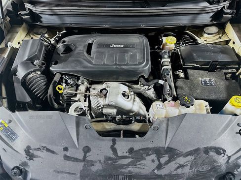 Used 2019 Jeep Cherokee Overland w/ Technology Group image 33