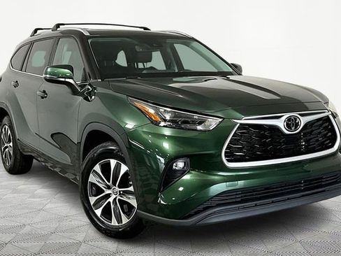 Used 2023 Toyota Highlander XLE image 1