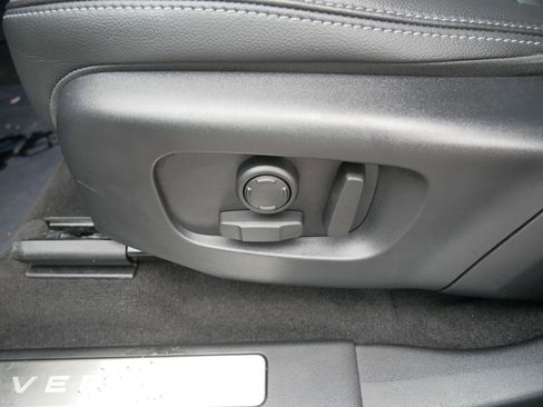 Used 2024 Land Rover Discovery Sport Dynamic SE image 19