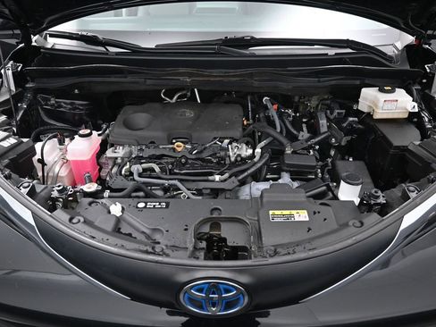 Certified 2022 Toyota Sienna XLE image 38