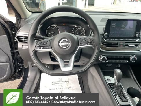 Used 2025 Nissan Altima 2.5 SV FWD image 13