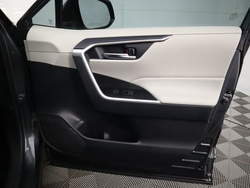 Used 2025 Toyota RAV4 XLE image 25