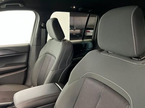 New 2026 Jeep Grand Cherokee Laredo AWD/4WD image 16